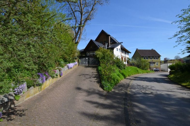 Fachwerkhaus in landschaftlich reizvoller Dorfrandlage mit Sicht in die - Rühler-Schweiz - – Heise Immobilien - www.immobilien-heise.de - Angebot in Golmbach