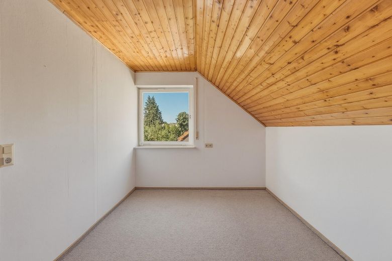 Familienhaus mit großem Garten und Potenzial – Kinderzimmer IV