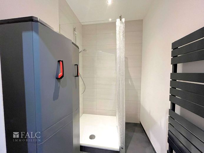 Moderne Gewerbeimmobilie mit vielseitigen Nutzungsmöglichkeiten – Badezimmer OG