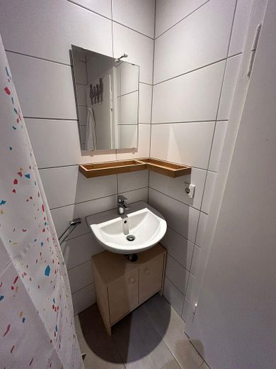 Schöne sanierte 2 Zimmer Kü., Bad, Whg. in Saarbrücken- Nähe Caritas Klinik Burbach/Rastpfuhl – Bad