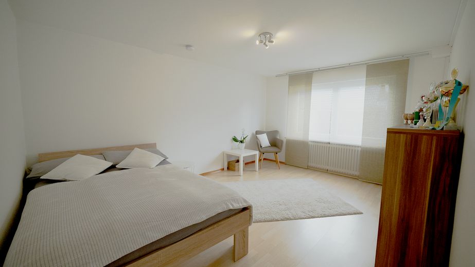 Wohnen, Arbeiten, Vermieten: Flexibles Raumwunder mit Anbau! – Schlafzimmer 2