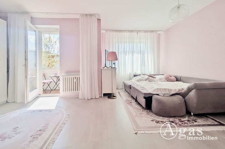 Hübsche 1-Zimmer-Wohnung mit Balkon in Charlottenburg-Nord - zuverlässig vermietet – Wohn- und Schlafbereich