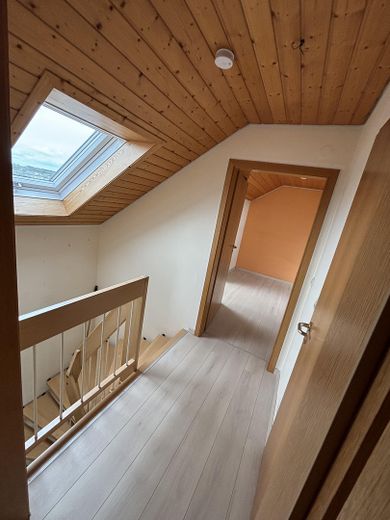 große und gepflegte Maisonettewohnung – Flur - 2. Stock der Whg.
