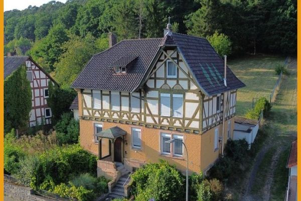 LA CASA DEL PARROCO AI MARGINI DEL BOSCO!
NESSUNA PROVVIGIONE A CARICO DELL’ACQUIRENTE!
