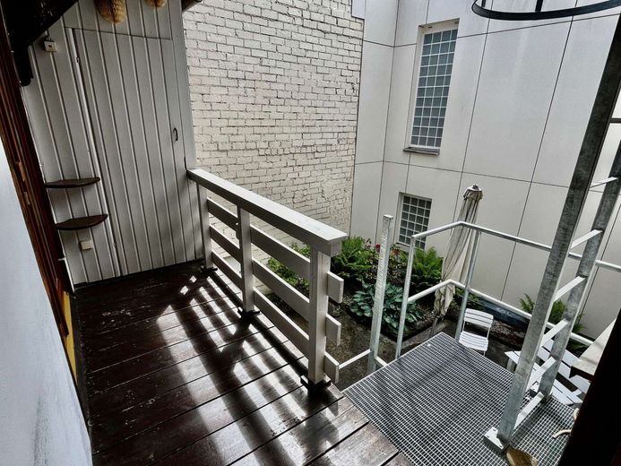 Wohnen im Denkmal - zentral und absolut ruhig – Balkon mit angrenzendem Abstellraum