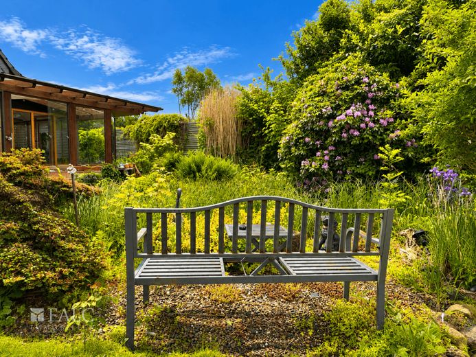 Gartenidylle mit Wintergarten-charmantes Einfamilienhaus zum Wohlfühlen in der Nähe von Langen – Hier lässt es sich aushalten!