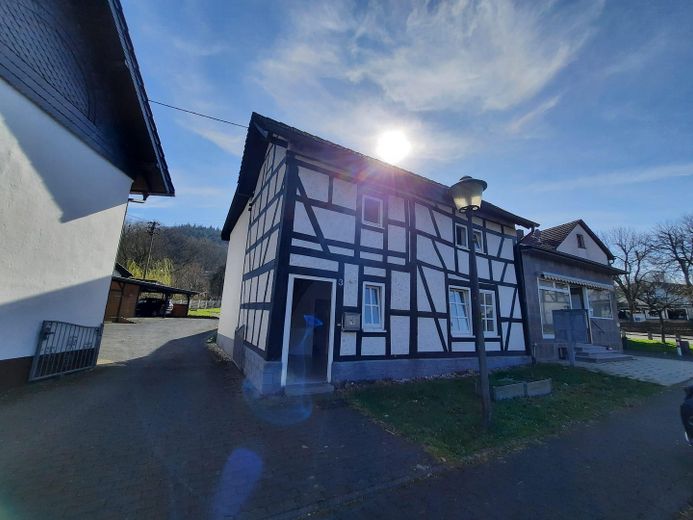 REIZVOLLES KNUSPERHÄUSCHEN MIT MODERNEM INNENLEBEN – Foto 5