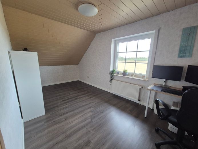 Großzügiges Zweifamilienhaus in ruhiger Feldrandlage mit Sommergarten, Balkon, Terrasse & Garage – Foto 18