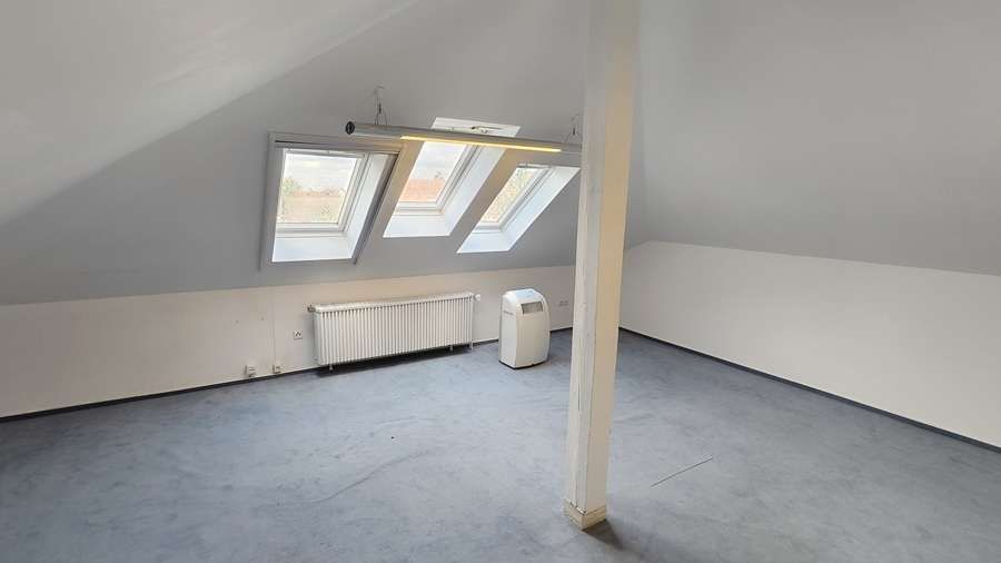 Bröckel - großes Familienhaus mit hohem Freizeitwert, Vollkeller und Garage – DG - Zimmer 1