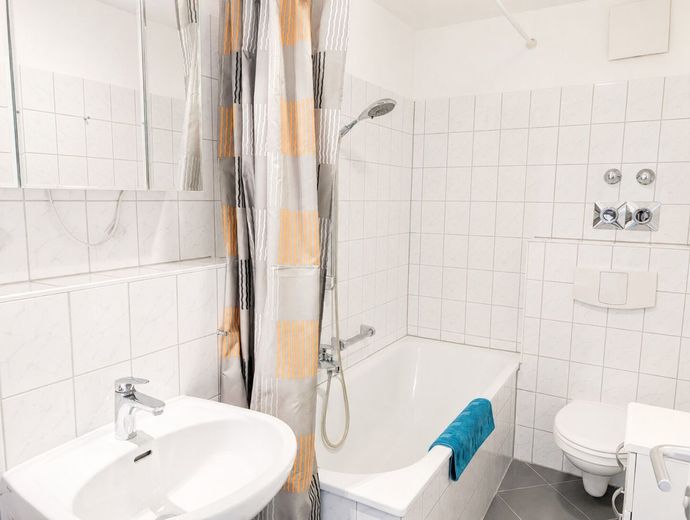 Nur wenige Schritte zum Sandstrand - direkt am 
Wernerwald und ideal für die Ferienvermietung – Badezimmer