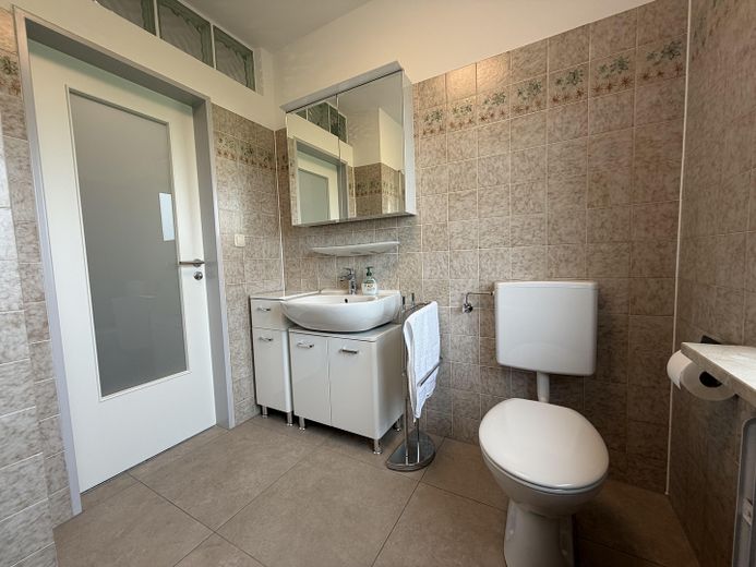 Mooie, ruime 3-kamerwoning 90m² met zuidwestbalkon en droomuitzicht in Rosenheim-Pang – Badezimmer