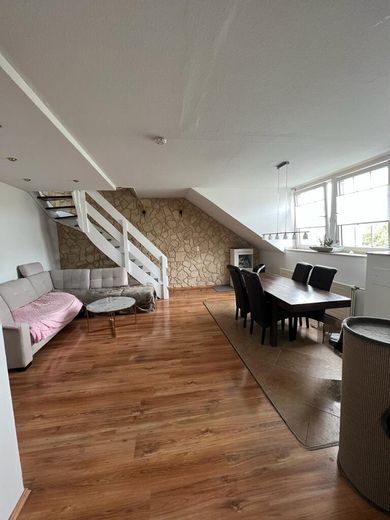 Tolle Maisonette-Wohnung mit Dachterrasse in Neuss-Zentrum – Wohn-und Essbereich