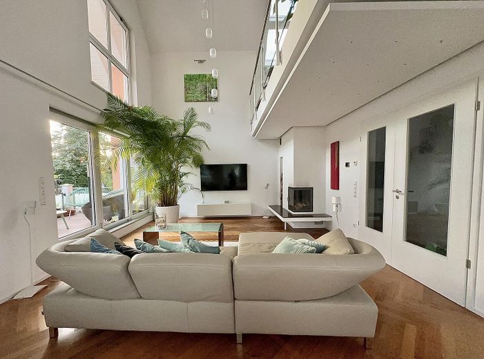 Provisionsfrei - Großzügige, lichtdurchflutete DG-Maisonette Wohnung - Fasangarten - provisionsfrei – Wohn-/ Esszimmer