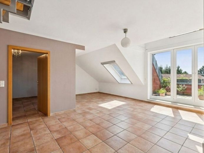 Wohnen auf zwei Ebenen: Moderne 3-Zimmer-Maisonette mit Balkon – Foto 1