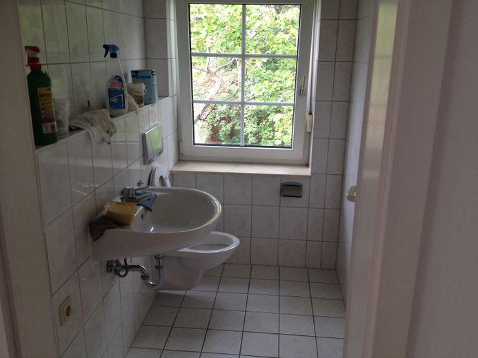 3,5-kamerappartement in loftstijl met balkon, binnenstad Gotha – Gästetoilette