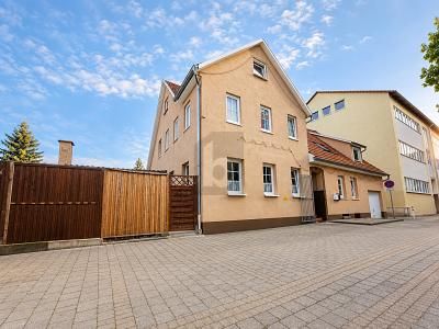 VIEL PLATZ FÜR FAMILIE UND ARBEIT – 1788442184_9217a9a.jpg