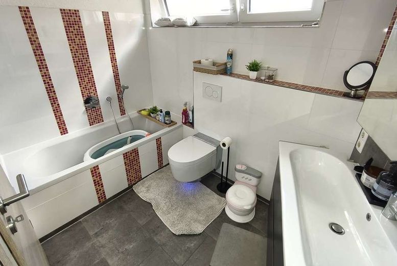 BS - Querum - Exklusives Doppelhausensemble mit moderner Architektur, hohem Wohnkomfort und Garten – Neubau - 1. OG Badezimmer