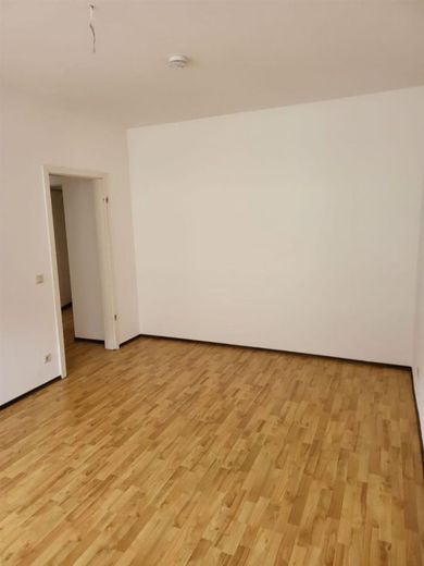 Großzügige 2-Zimmer mit Balkon, EBK, Wannenbad und Laminat in zentraler Lage! SP mgl. – Foto Nachbarwohnung