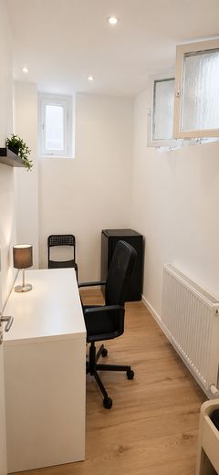 W pełni umeblowany, prywatny pokój w 3-osobowym mieszkaniu współdzielonym przez kobiety I od 01.11.2026 – Dein Zimmer