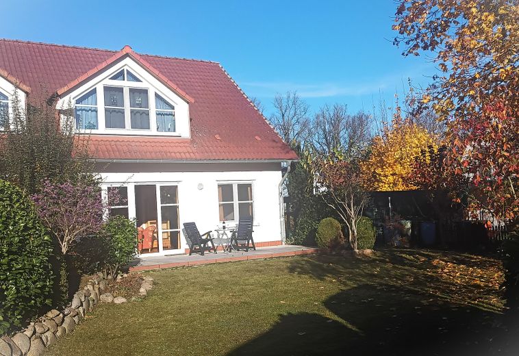 Wohnen oder Arbeiten - wo andere Urlaub machen – Garten mit Terrasse