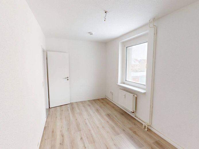 Move in now and receive 3 net cold rents as a gift*: Spacious 3-room apartment with bathtub – Ansicht II: Schlafzimmer II