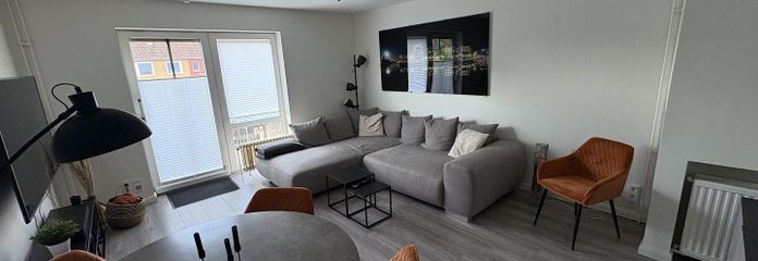 Helles, einladendes Wohnzimmer