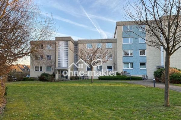 Großzügige 4-Zi.-Whg. (2 2/2 Zi.) mit Balkon/Südlage ; auf großem Grundstück ; provisionsfrei