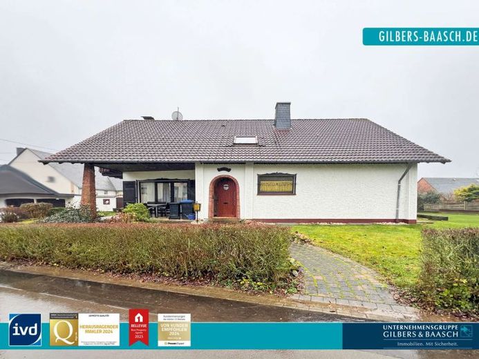 Heinzerath: spaziosa casa unifamiliare con ampi assi di luce e due garage su un terreno compatto – Foto 1