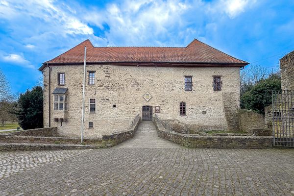 EXKLUSIVES BÜRO – HISTORISCHES HAUS HERBEDE – 69 m² – STELLPLÄTZE INKL.