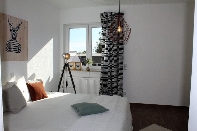 Ausgefallenes 2-Fam. Architektenhaus mit Pool,Energieausw. D, Runkel OT,provisionsfrei zu verkaufen – Haus 8A Schlafzimmer