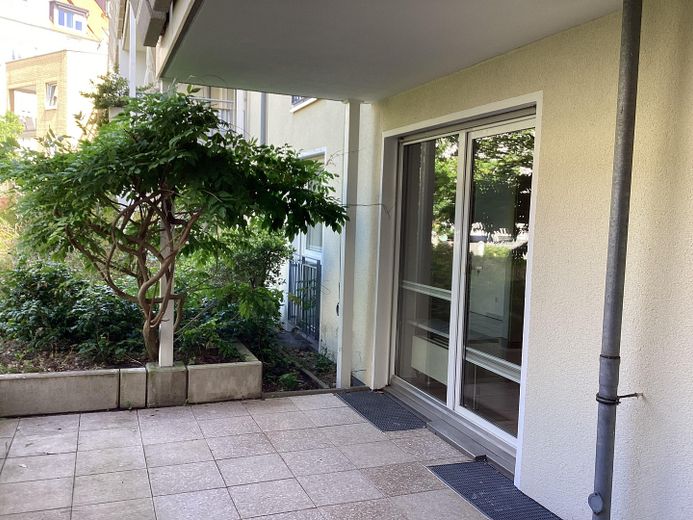 Terrasse Richtung Wohnzi.