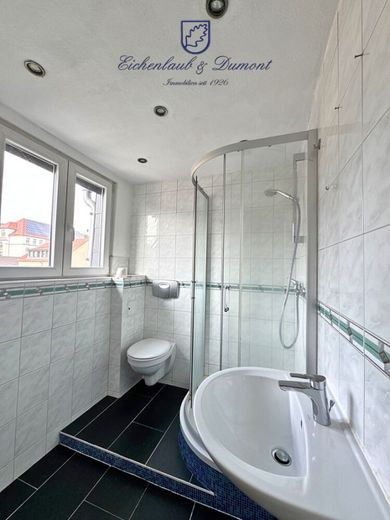 Helle und gepflegte 3-ZKB-Altbauwohnung im Nauwieser Viertel – Bad 3.OG rechts