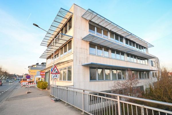 DIETZ! Ofis, muayenehane veya diğer ticari alanlar - Babenhausen’in merkezi konumu! Zemin katta fitness stüdyosu
