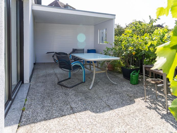 überdachte Terrasse im EG