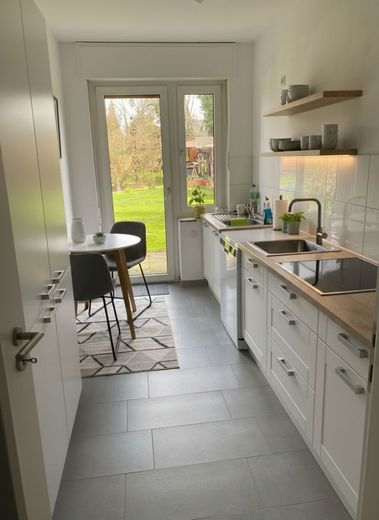 Freistehendes Zweifamilienhaus in Kirchhörde-Selbst einziehen oder vermieten – staged-room-Küche EG