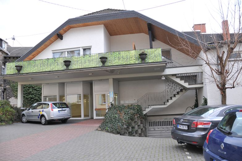 8  FreParkplätze an Saunsstr.1