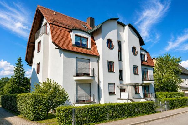 CHARMANTE 3-RAUM WOHNUNG MIT ZWEI BALKONEN IN RUHIGER LAGE