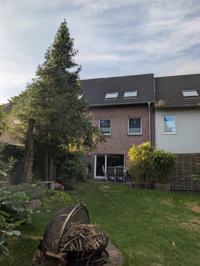 Gepflegtes Reihenmittelhaus mit hübschem Garten in Oberhausen Osterfeld-West + + +  provisionsfrei ! – Rückansicht / Garten