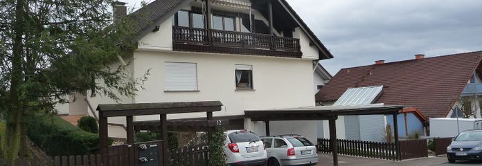 Wohnhaus mit Carport