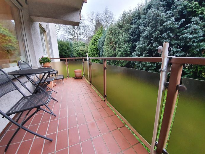 2,5 odalı Altenbochum, balkon, sakin, yeşil, merkezi, banyo: küvet + duş, gerçek ahşap parke – Balkon im Garten