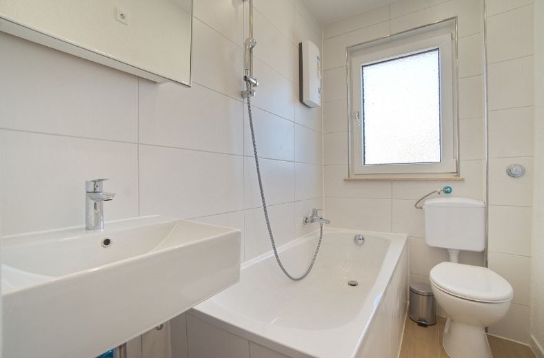 Helle, gut geschnittene und komplett möblierte 3-Zimmer-Wohnung in Rüttenscheid Nähe Girardethaus – 8610e83a1395abe0ad5ebdcf412ef28da5ad1e38.jpg