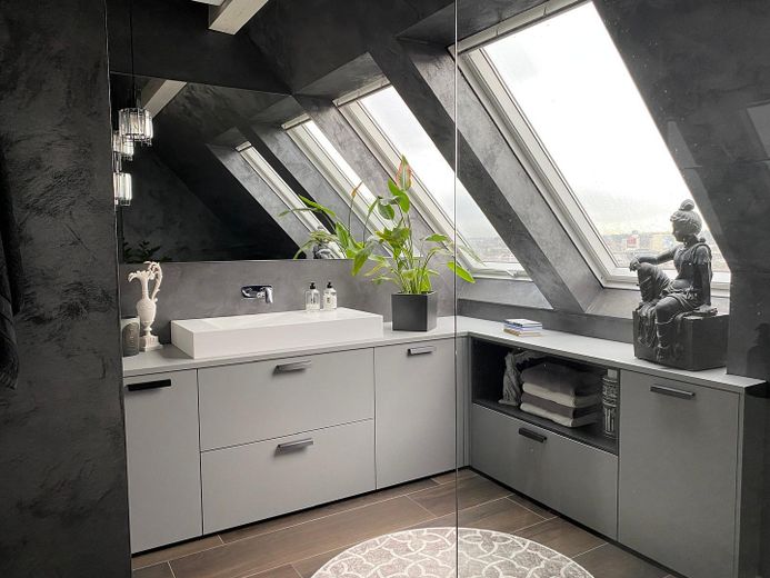 Design trifft Gemütlichkeit: Kernsaniertes Juwel mit Terrasse, High-End-Ausstattung, PV & Klima – फोटो 17