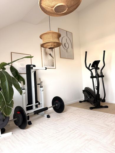 Exklusive neuwertige Traumwohnung: Klimatisiert, voll möbeliert - – Fitness/ 2. Schlafzimmer