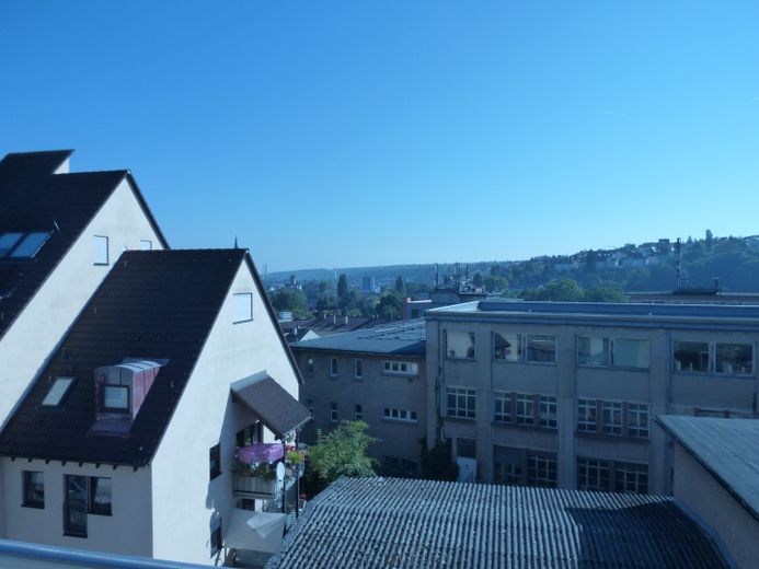 Helle 2-Zimmer-Wohnung in der Südweststadt – Balkon, Einbauküche – Ausblick 