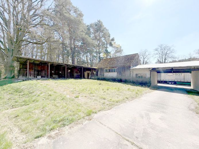Provisionsfrei großes Grundstück mit Büro Garagen Hallen Carports – baruth-außen-4