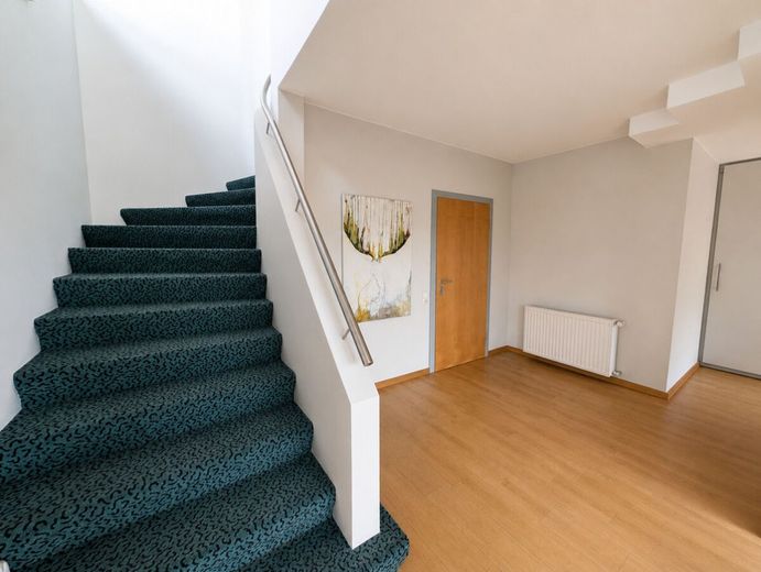 Charakterimmobilie mit Einliegerwohnung auf außergewöhnlichem Naturgrundstück – Treppenhaus WE1
