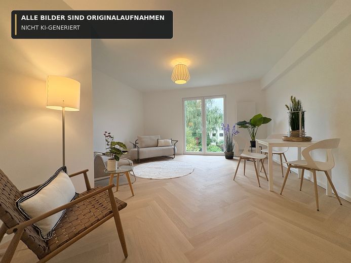 Erstbezug nach Sanierung: Großzügige 4,5-Raum-Familienwohnung mit Balkon & Fischgrätparkett – Wohnzimmer