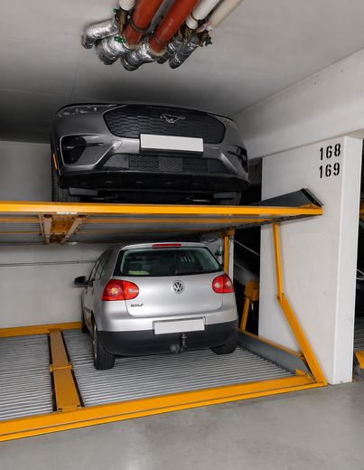 Gepflegte 2-Zimmer-Wohnung mit Südwest-Terrasse, separatem Aufgang und Tiefgaragenstellplatz – Tiefgaragenstellplatz (unten)