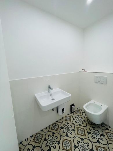NUOVO! 475 m² di superficie commerciale – RISTRUTTURATA E SENZA PROVVIGIONI | Visitatela subito! – Foto 6