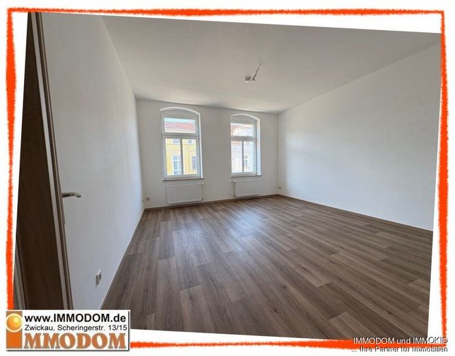 2-Zimmer-Wohnung, NEU RENOVIERT, zu vermieten!
Garage bzw. PKW-Stellplatz im Hof möglich – Wohnzimmer